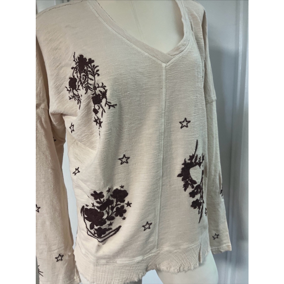 NWT distressed women’s embroidered sweater blouse by Caite Kyla Seo - Picture 10 of 16